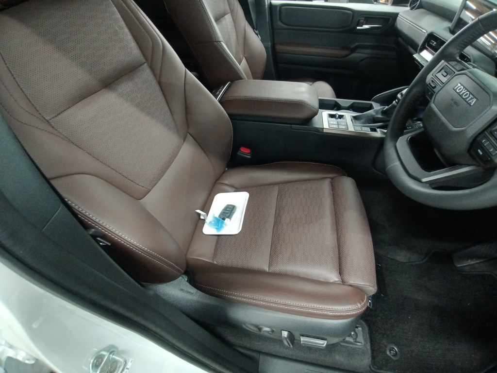 2025 Toyota Land Cruiser 250 ZX 4WD auction photo 10