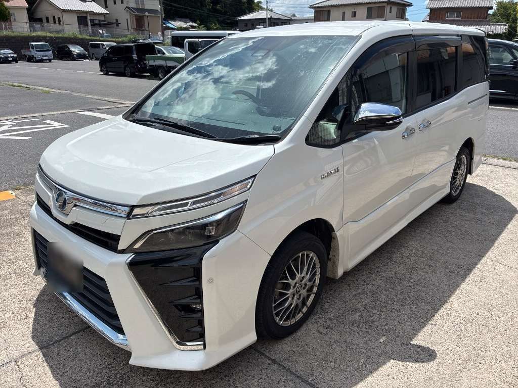 2018 Toyota Voxy ハイブリッドZS キラメキ Japan auction vehicle