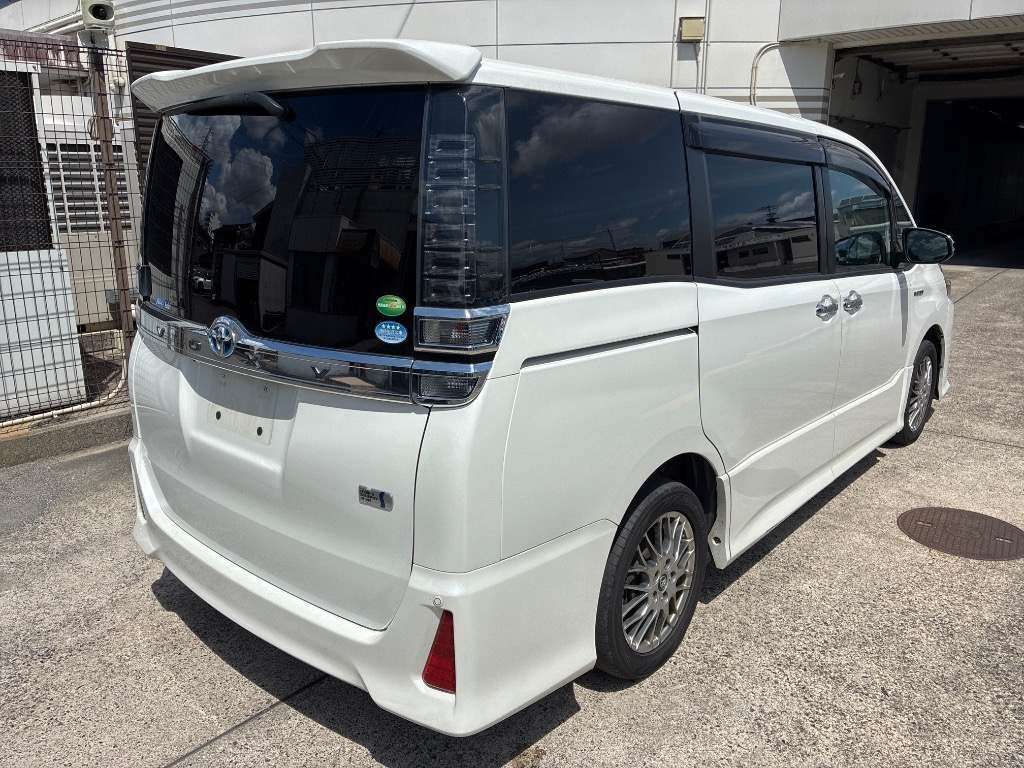 2018 Toyota Voxy ハイブリッドZS キラメキ auction photo 2