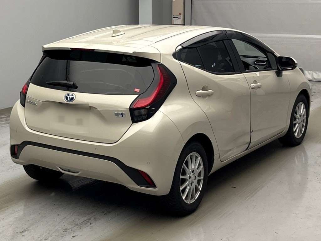 2023 Toyota Aqua Z auction photo 2