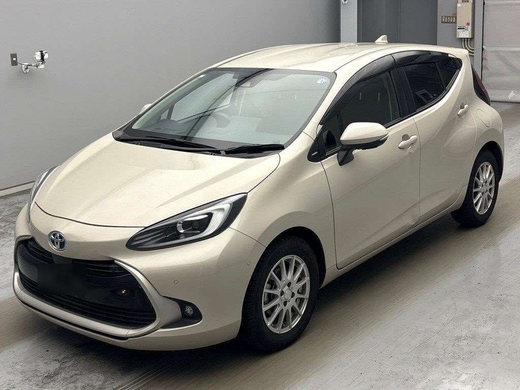 2023 Toyota Aqua Z Japan auction vehicle