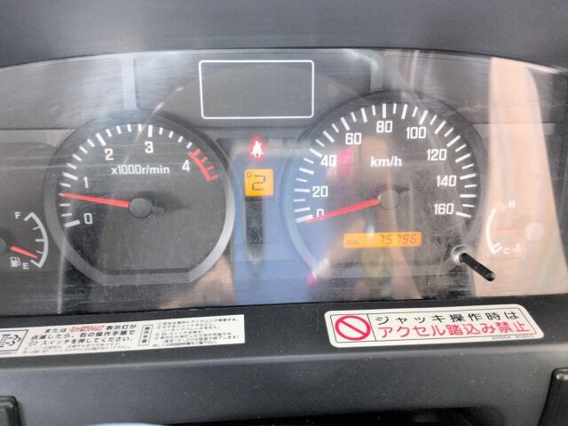 2010 Isuzu Elf dump auction photo 3