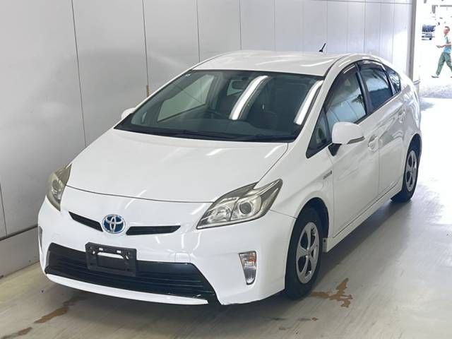 2014 Toyota Prius S Japan auction vehicle