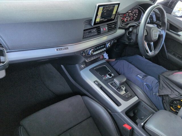 2019 Audi Q5 40TDIクワスポSエア 4WD auction photo 3