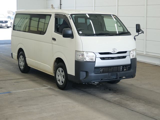 2015 Toyota Hiace Van, 4WD, Deluxe Long Japan auction vehicle