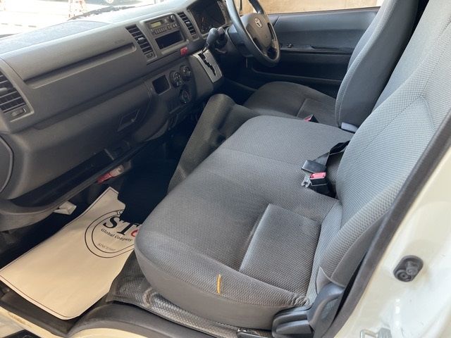 2015 Toyota Hiace Van, 4WD, Deluxe Long auction photo 5