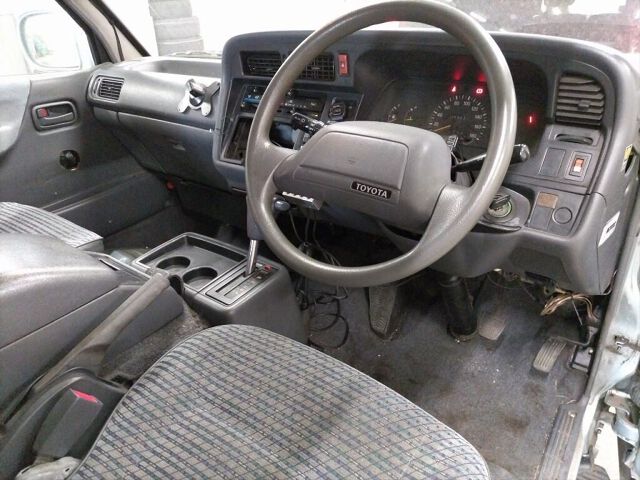 1996 Toyota Hiace ロングスーパーGL 4WD auction photo 3