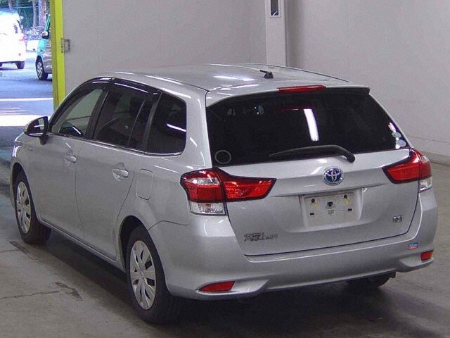 2015 Toyota Corolla Fielder HV G auction photo 2