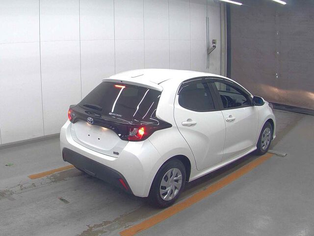2023 Toyota Yaris ハイブリッドX auction photo 5