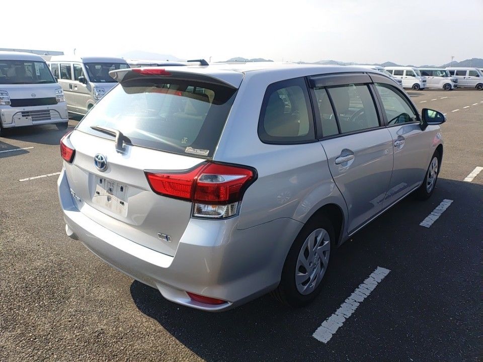 2021 Toyota Corolla Fielder auction photo 2
