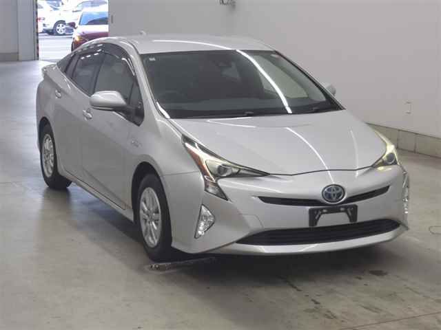2016 Toyota Prius S Japan auction vehicle