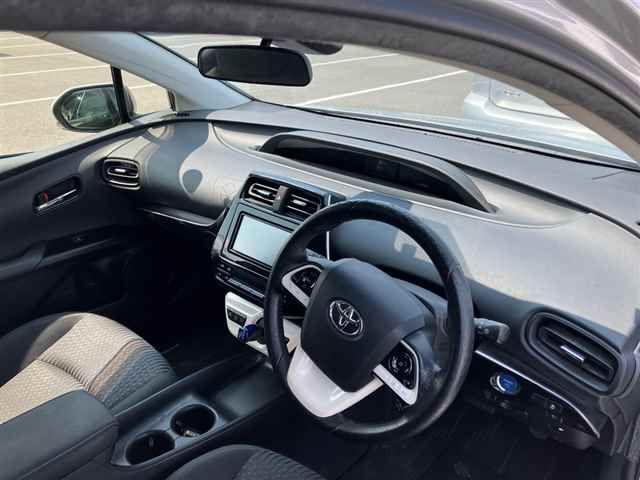 2016 Toyota Prius S auction photo 3