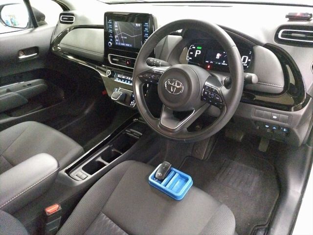 2025 Toyota Aqua G 4WD auction photo 3