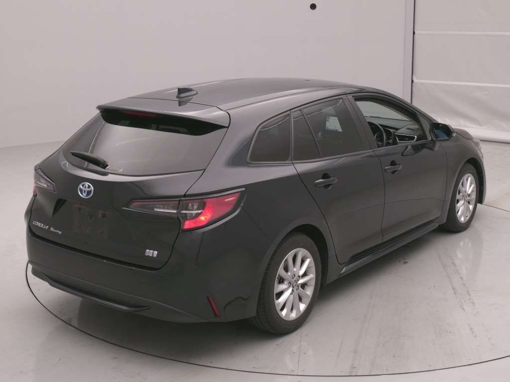 2021 Toyota Corolla Touring ハイブリッド S auction photo 2