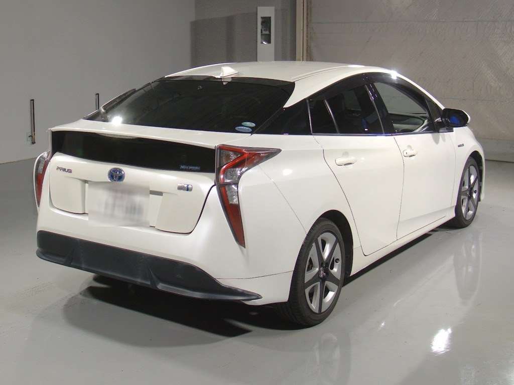 2017 Toyota Prius Sツーリングセレクション auction photo 2