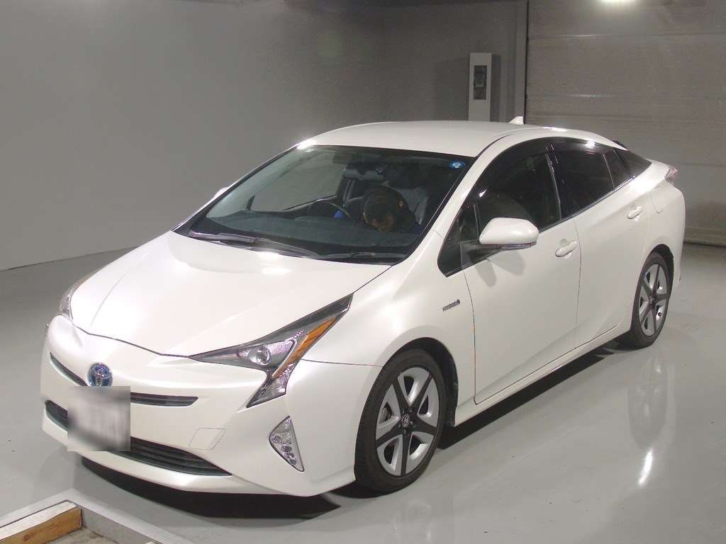 Japan Auction Vehicles 4 2017 Toyota Prius Sツーリングセレクション auction photo
