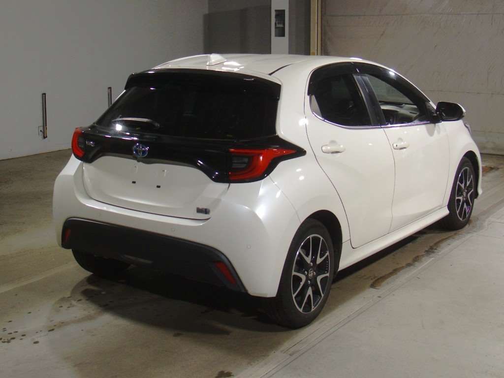 2021 Toyota Yaris ハイブリッドZ auction photo 2