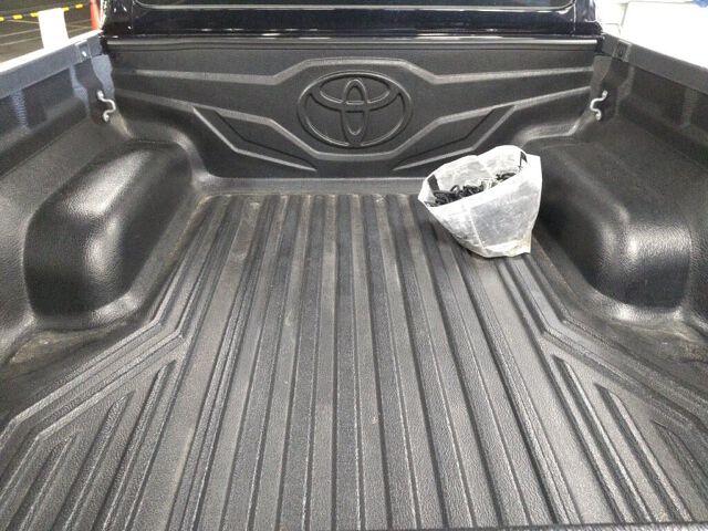 2023 Toyota Hilux Z 4WD auction photo 3