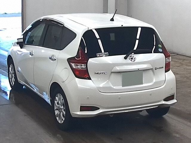 2018 Nissan Note EパワーXFOUR 4WD auction photo 2