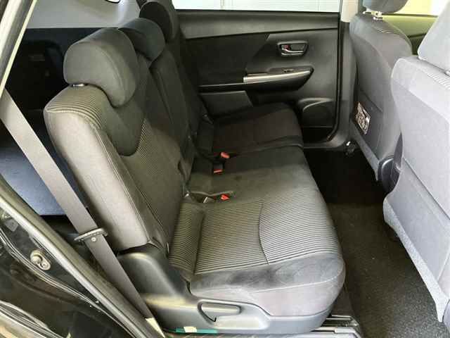 2016 Toyota Prius Alpha S auction photo 7