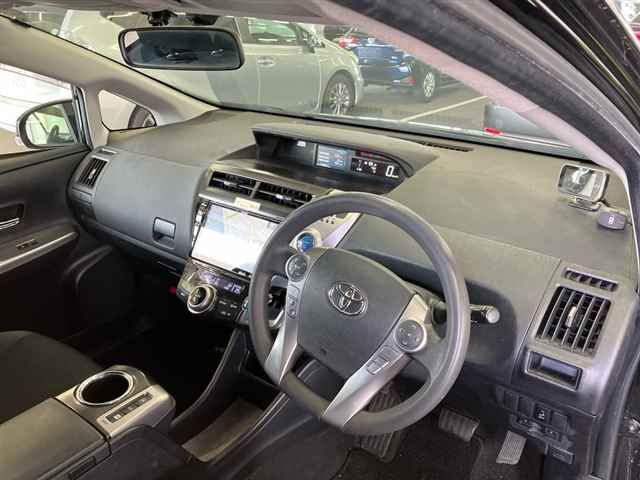 2016 Toyota Prius Alpha S auction photo 3