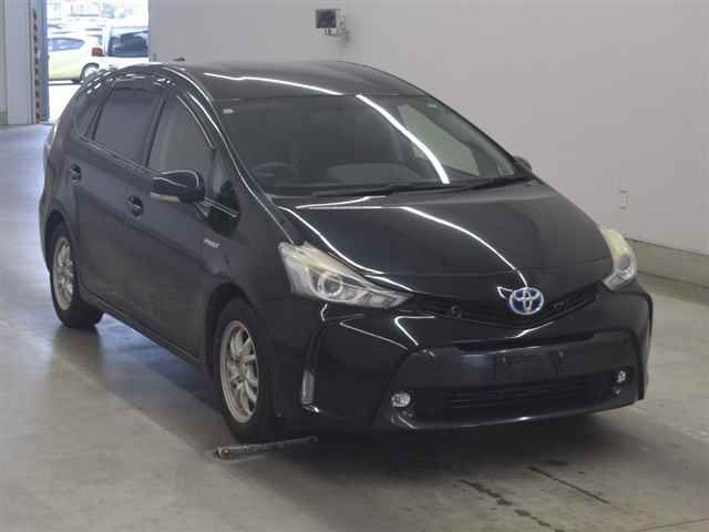 2016 Toyota Prius Alpha S Japan auction vehicle