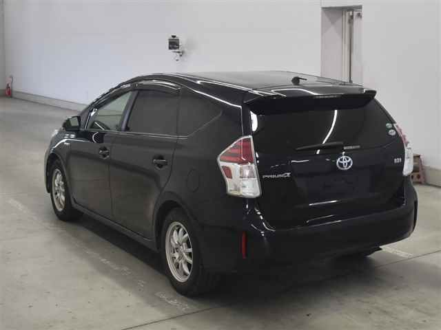2016 Toyota Prius Alpha S auction photo 2