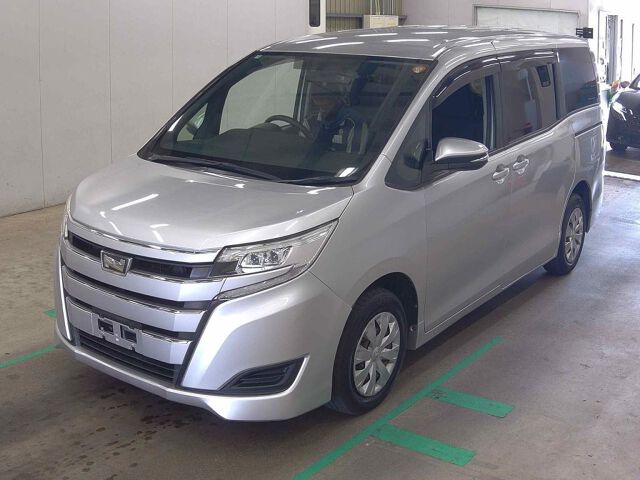 2018 Toyota Noah X Welcab auction photo 4