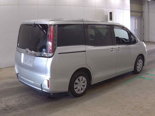 2018 Toyota Noah X Welcab auction photo 5