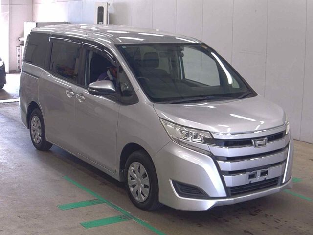 2018 Toyota Noah X Welcab Japan auction vehicle