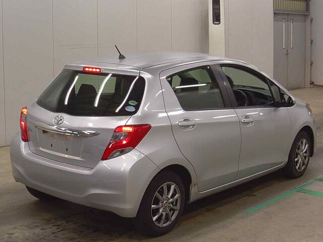 2014 Toyota Vitz F M Package auction photo 5