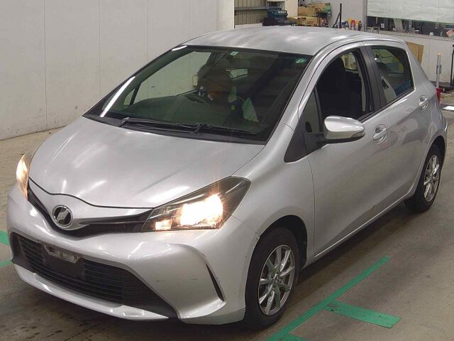 2014 Toyota Vitz F M Package auction photo 4