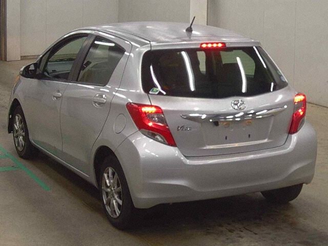 2014 Toyota Vitz F M Package auction photo 2