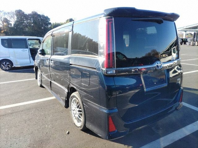 2018 Toyota Noah HV SI WXB auction photo 2