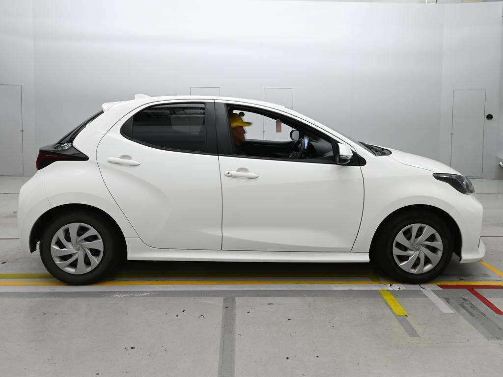 2022 Toyota Yaris X スマートエントリーパッケージ auction photo 3