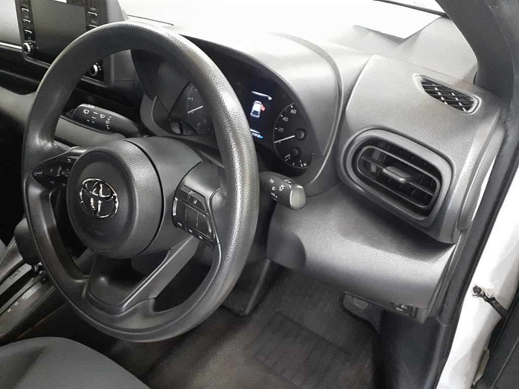2022 Toyota Yaris X スマートエントリーパッケージ auction photo 9
