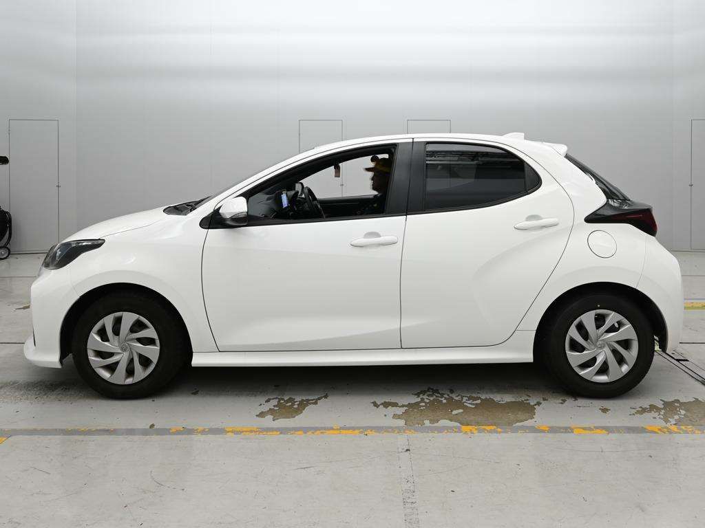 2022 Toyota Yaris X スマートエントリーパッケージ auction photo 4
