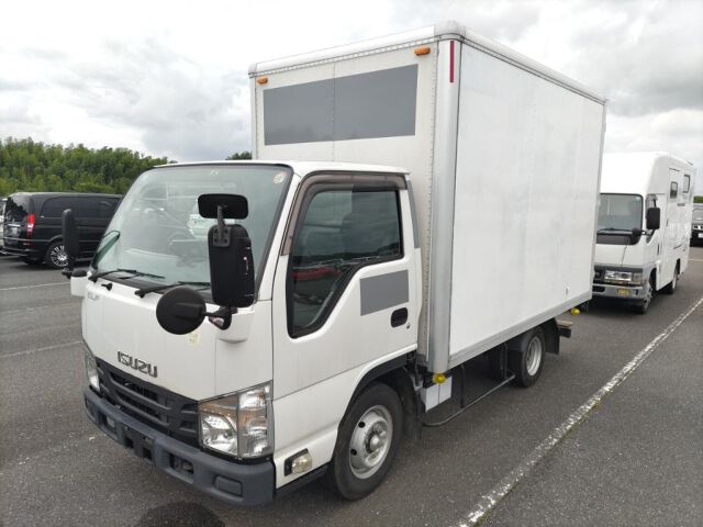 2017 Isuzu Elf Panel van auction photo 4