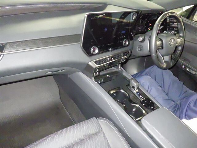 2024 Lexus RX RX350H Version L auction photo 3