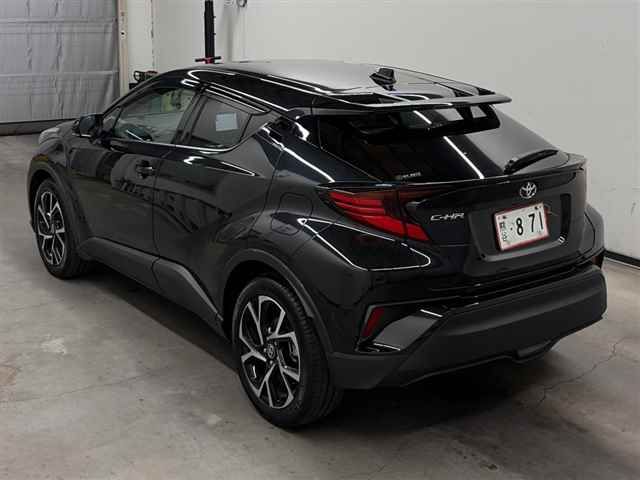 2022 Toyota C-HR G-T auction photo 2