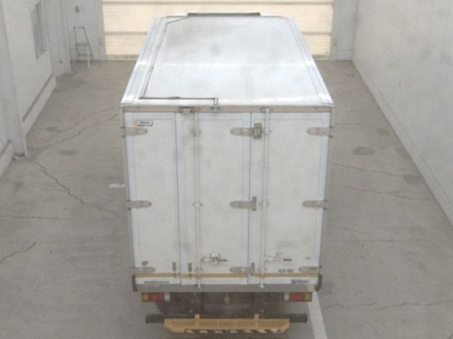 2020 Isuzu Elf Refrigerated and frozen trucks auction photo 3
