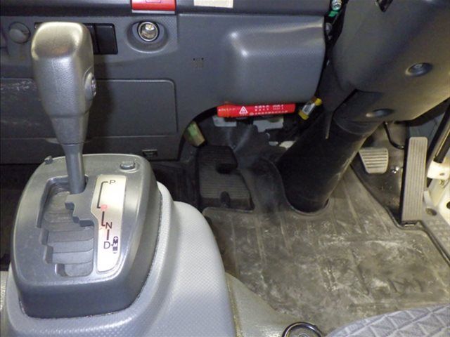 2020 Isuzu Elf Refrigerated and frozen trucks auction photo 8