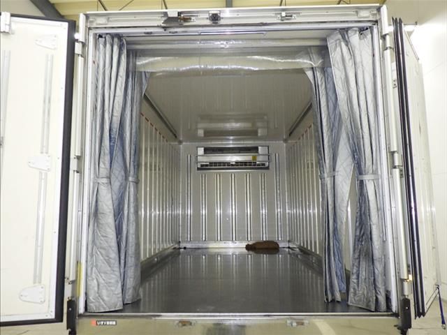2020 Isuzu Elf Refrigerated and frozen trucks auction photo 4