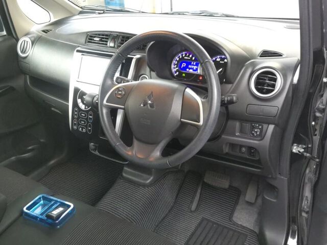 2017 Mitsubishi eKカスタム G auction photo 3