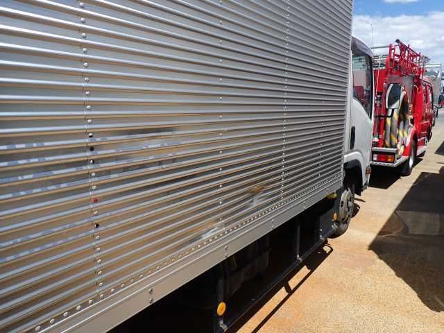 2017 Isuzu Elf 2.0T ドライバン PG付 auction photo 5