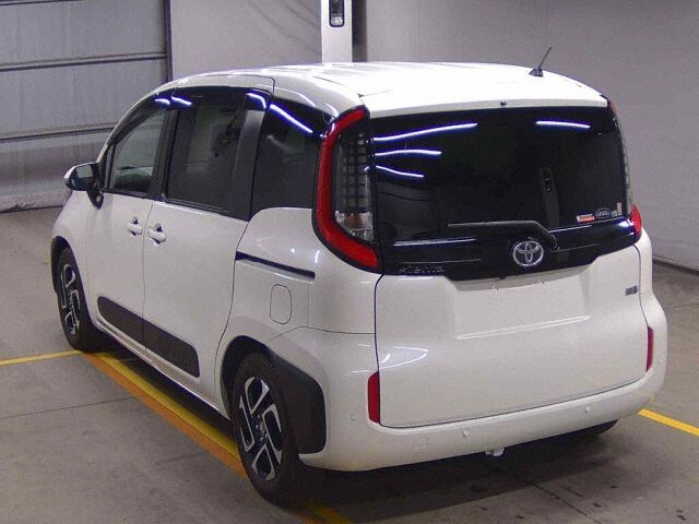 2022 Toyota Sienta ハイブリッドZ auction photo 2