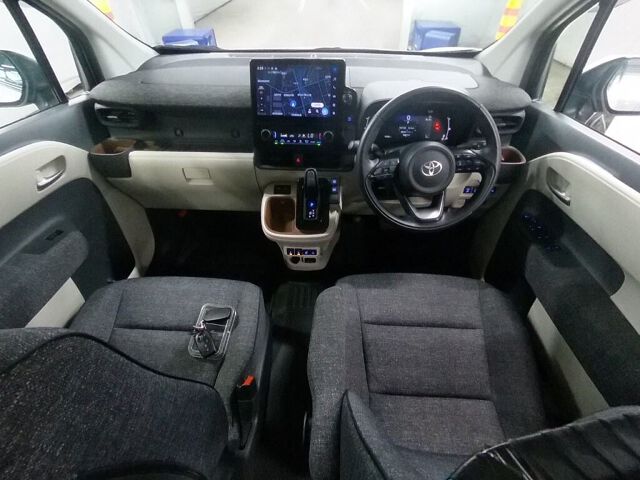 2022 Toyota Sienta ハイブリッドZ auction photo 3