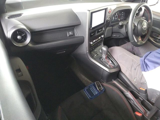 2024 Toyota GR Yaris RZハイパフォーマンス 4WD auction photo 3
