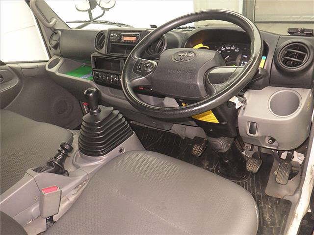 2019 Toyota Dyna 4WD Aluminum Van D-TB auction photo 3