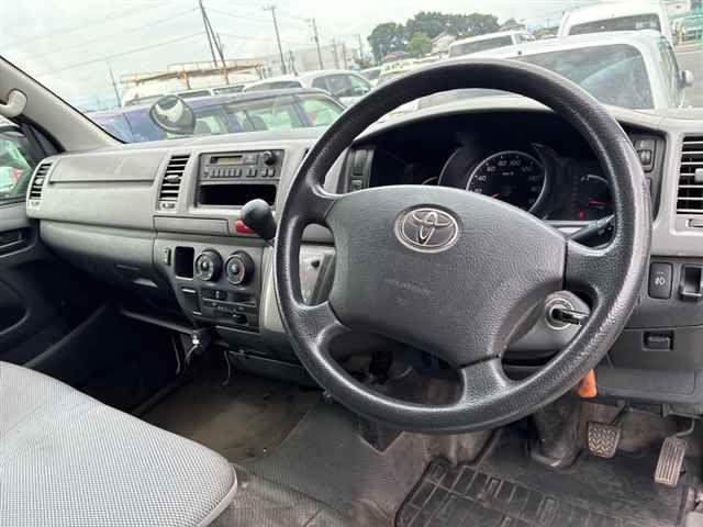 2010 Toyota Hiace DX GLパッケージ auction photo 3